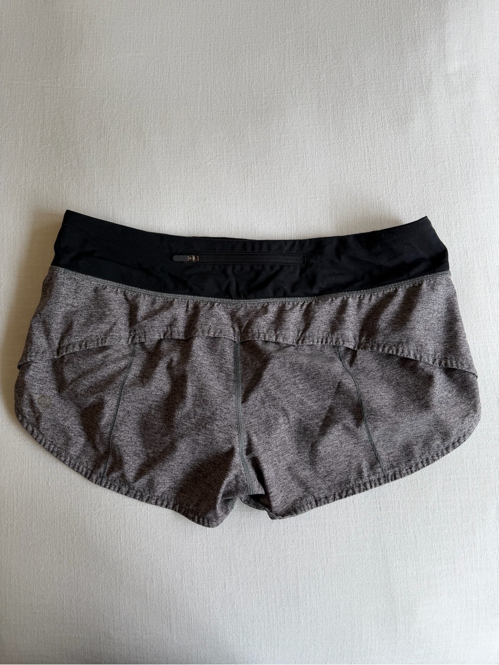 LuluLemon - Speed Up Low Rise Lined Shorts 2.5 - Picture 2 of 6